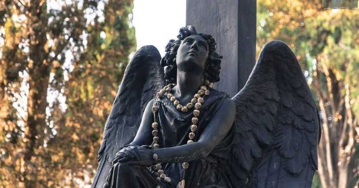 Il fascino del cimitero monumentale di Bari: triste ma raffinata "citt� nella citt�"